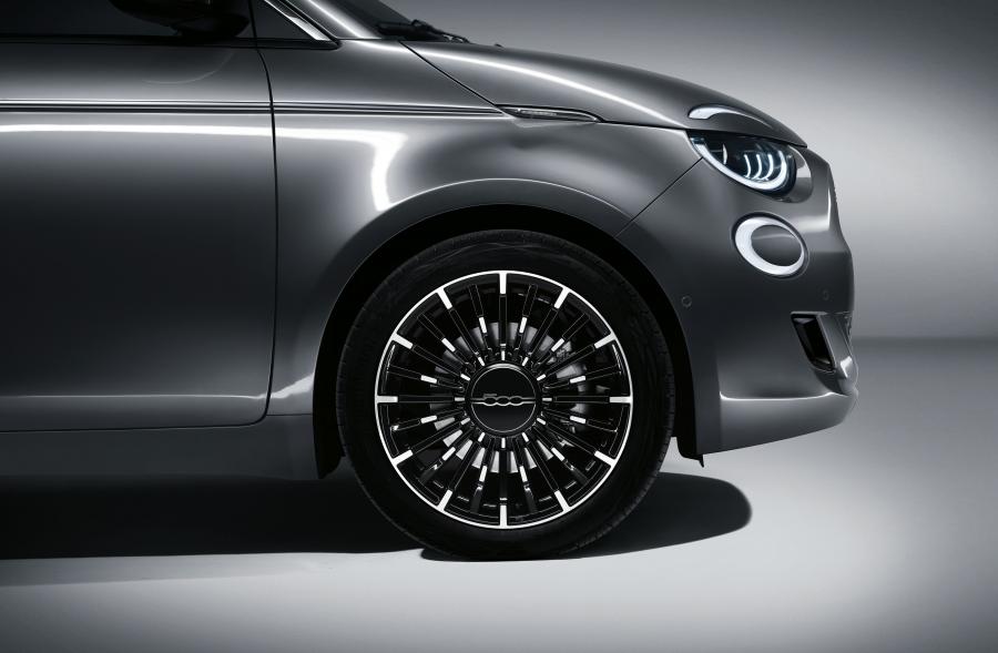Детали экстерьера Fiat 500 la Prima - Italia Cabrio 2020 года  (фото 8 из 42)